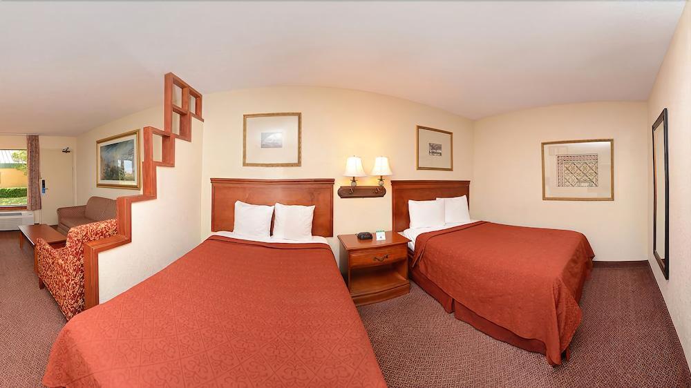 Rodeway Inn & Suites South Of Fiesta Park サンアントニオ エクステリア 写真
