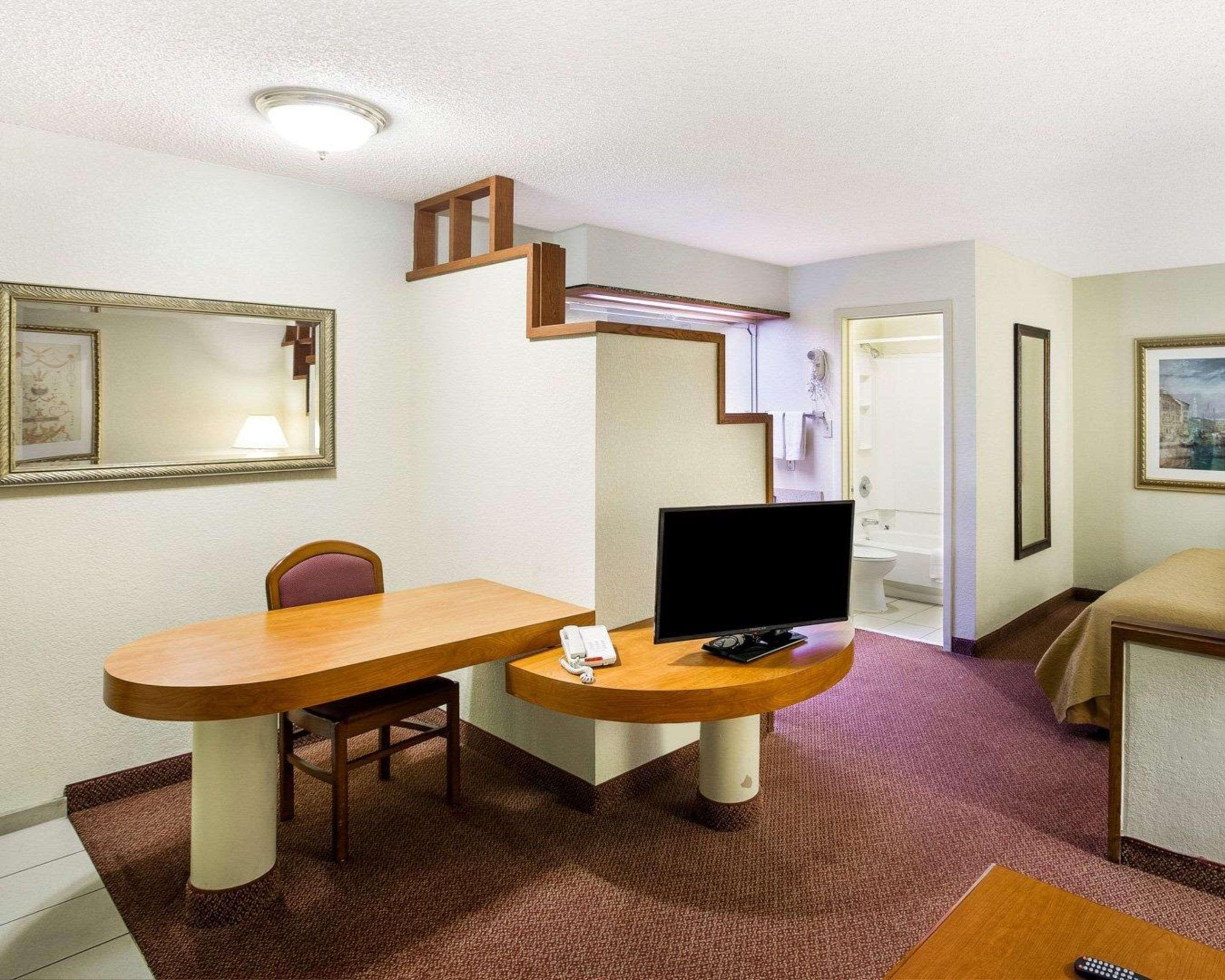 Rodeway Inn & Suites South Of Fiesta Park サンアントニオ エクステリア 写真