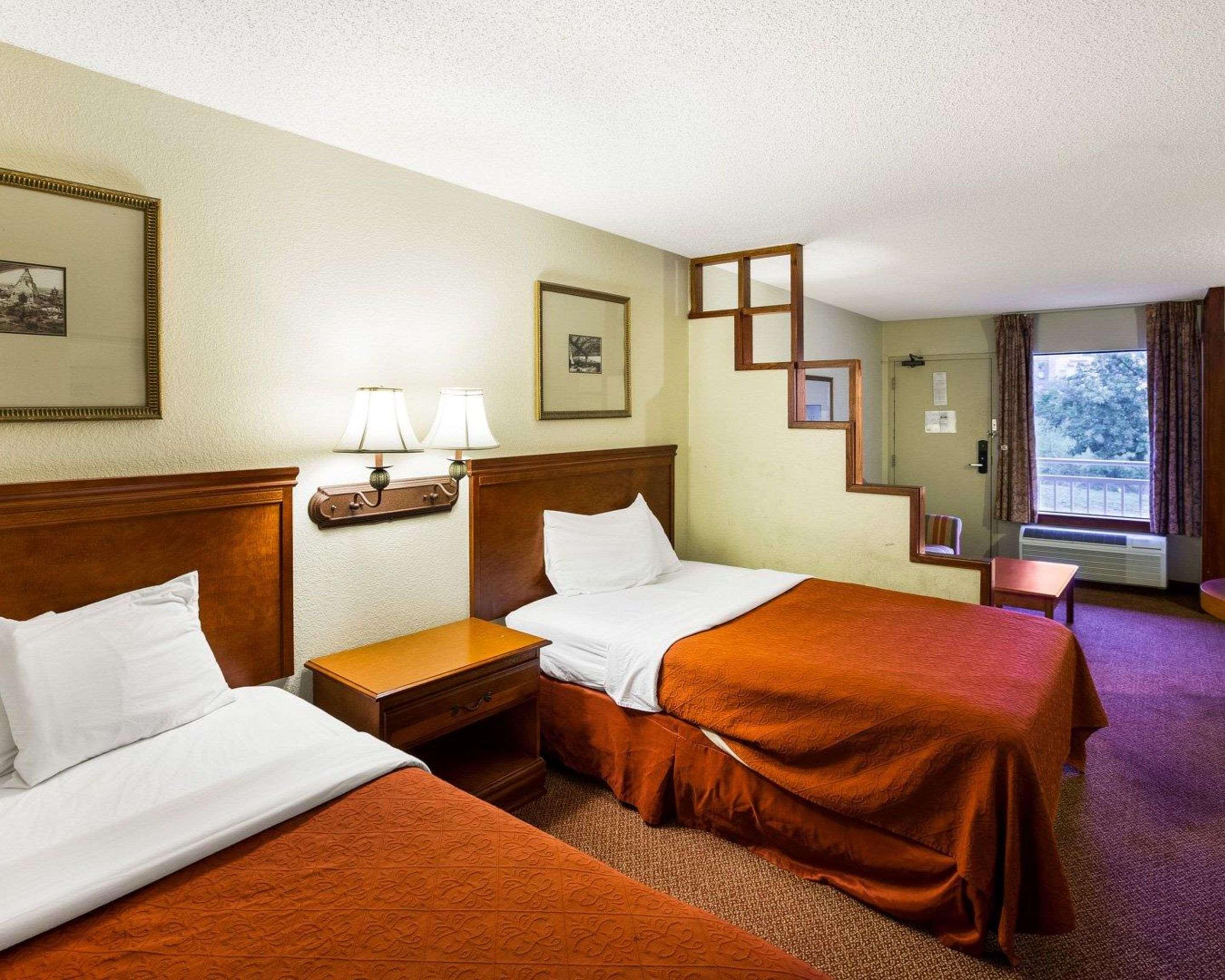 Rodeway Inn & Suites South Of Fiesta Park サンアントニオ エクステリア 写真