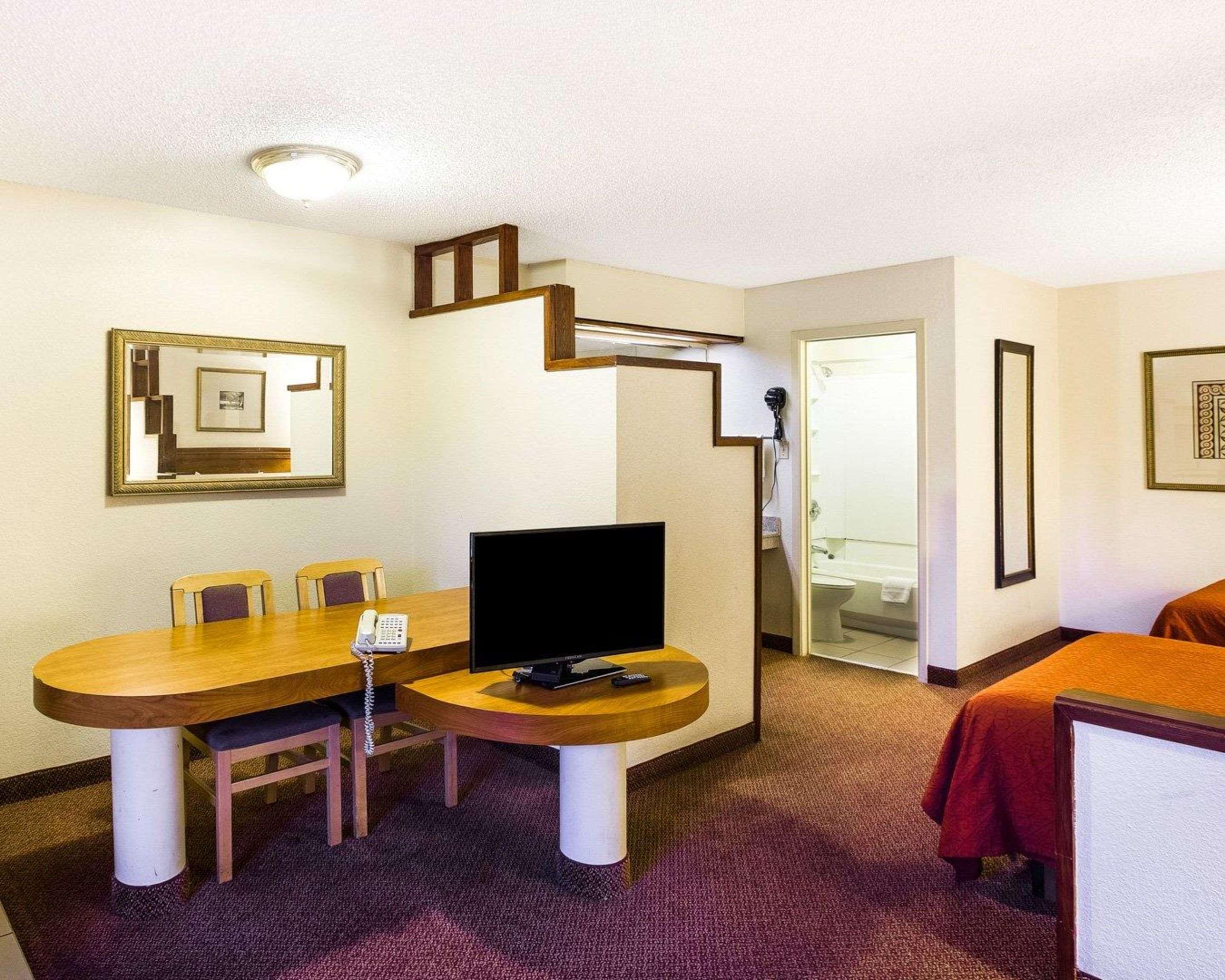 Rodeway Inn & Suites South Of Fiesta Park サンアントニオ エクステリア 写真