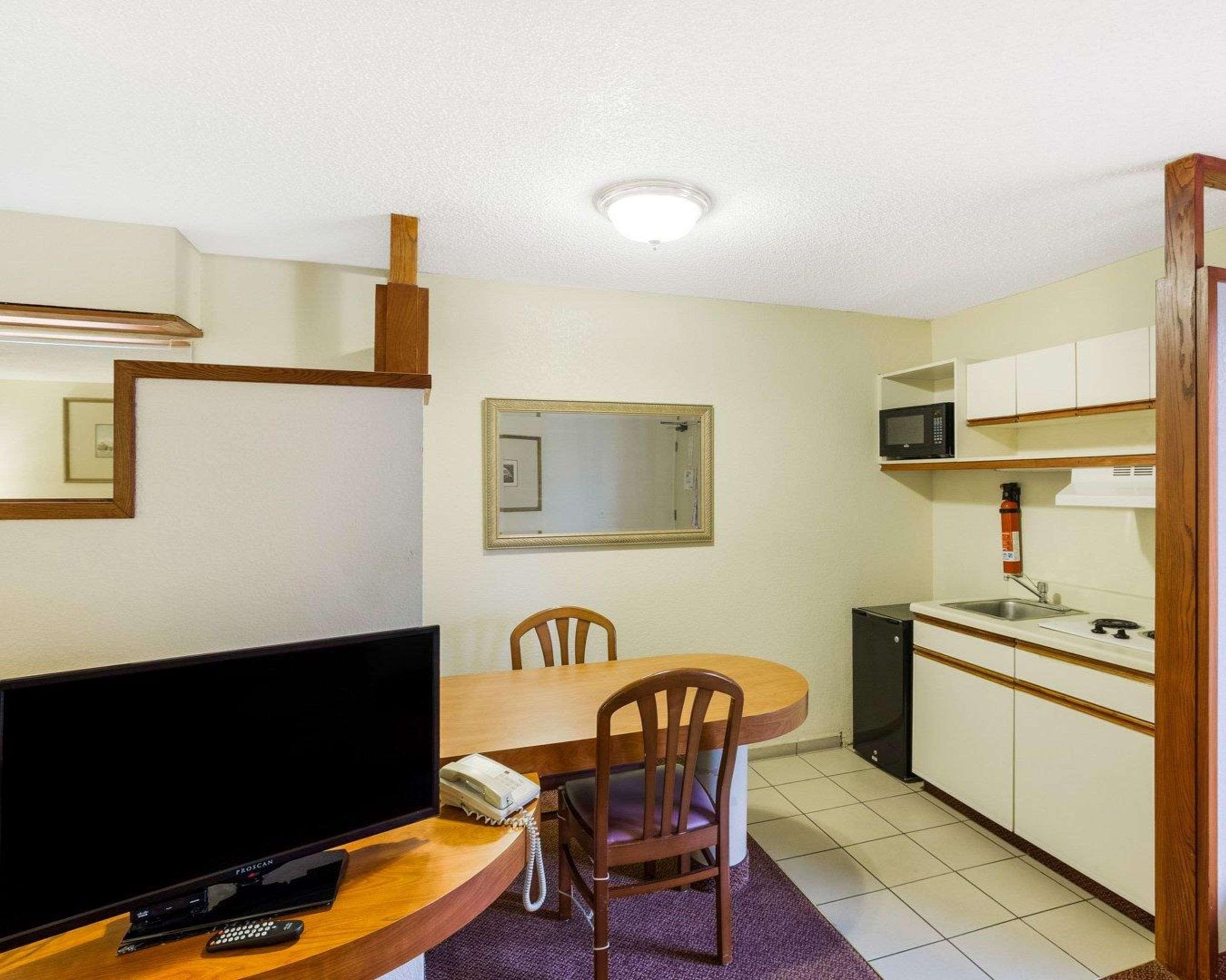 Rodeway Inn & Suites South Of Fiesta Park サンアントニオ エクステリア 写真