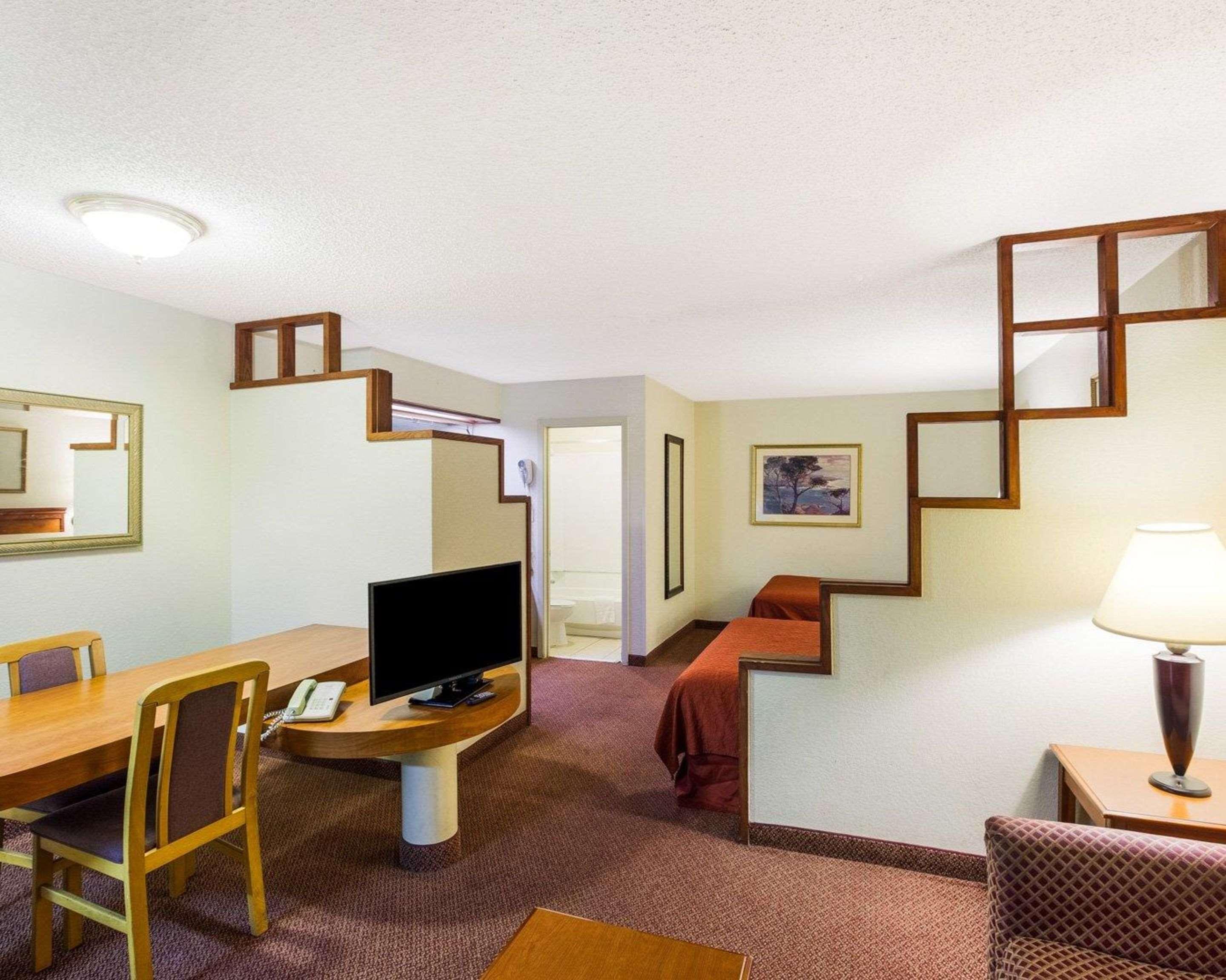 Rodeway Inn & Suites South Of Fiesta Park サンアントニオ エクステリア 写真