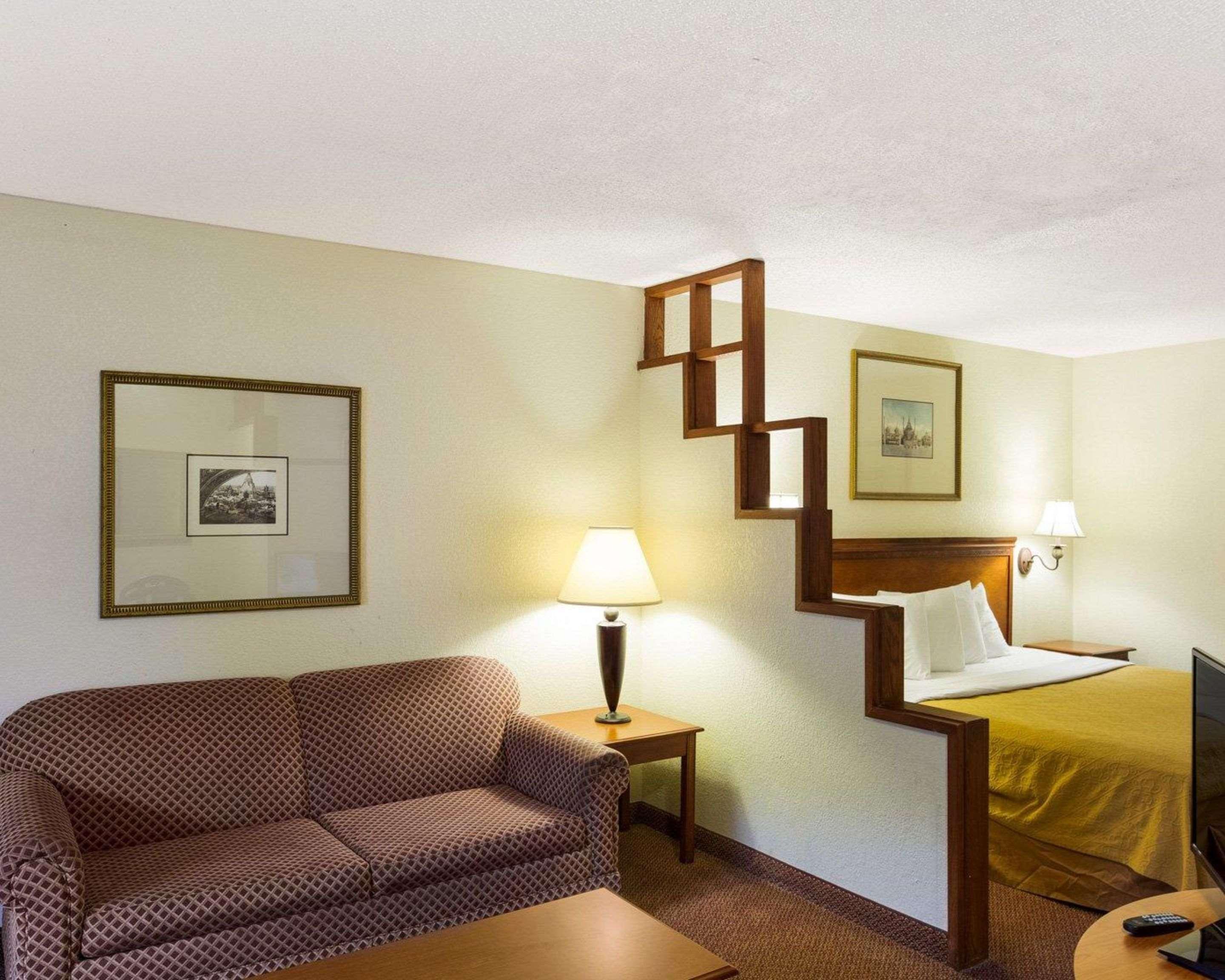 Rodeway Inn & Suites South Of Fiesta Park サンアントニオ エクステリア 写真