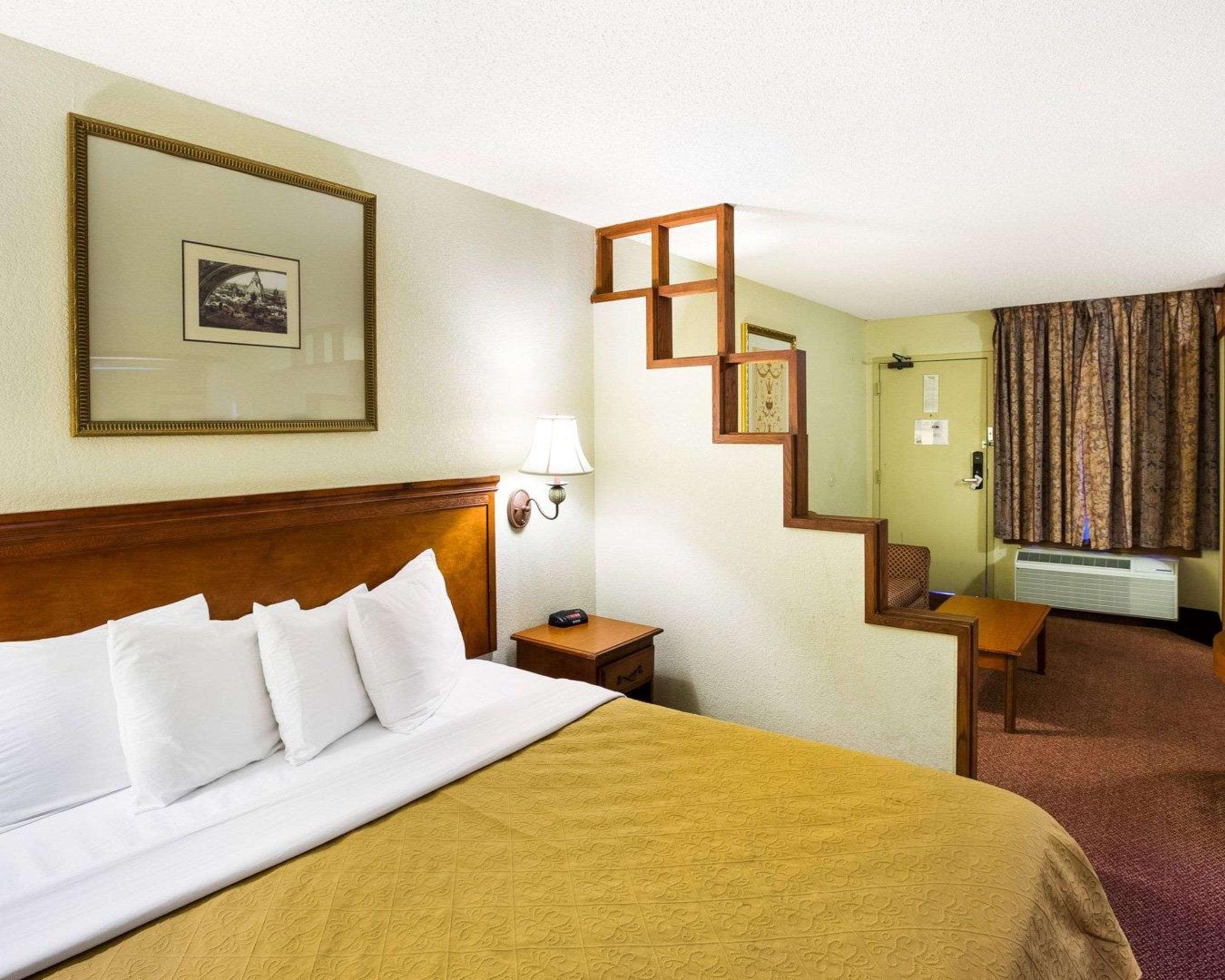 Rodeway Inn & Suites South Of Fiesta Park サンアントニオ エクステリア 写真