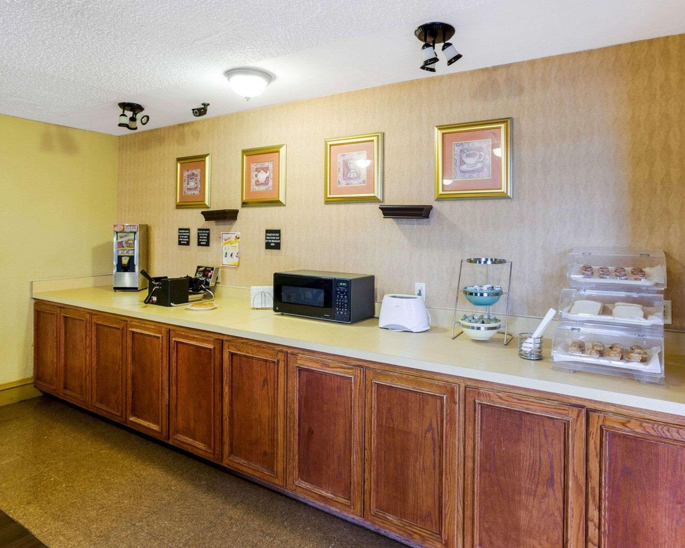 Rodeway Inn & Suites South Of Fiesta Park サンアントニオ エクステリア 写真