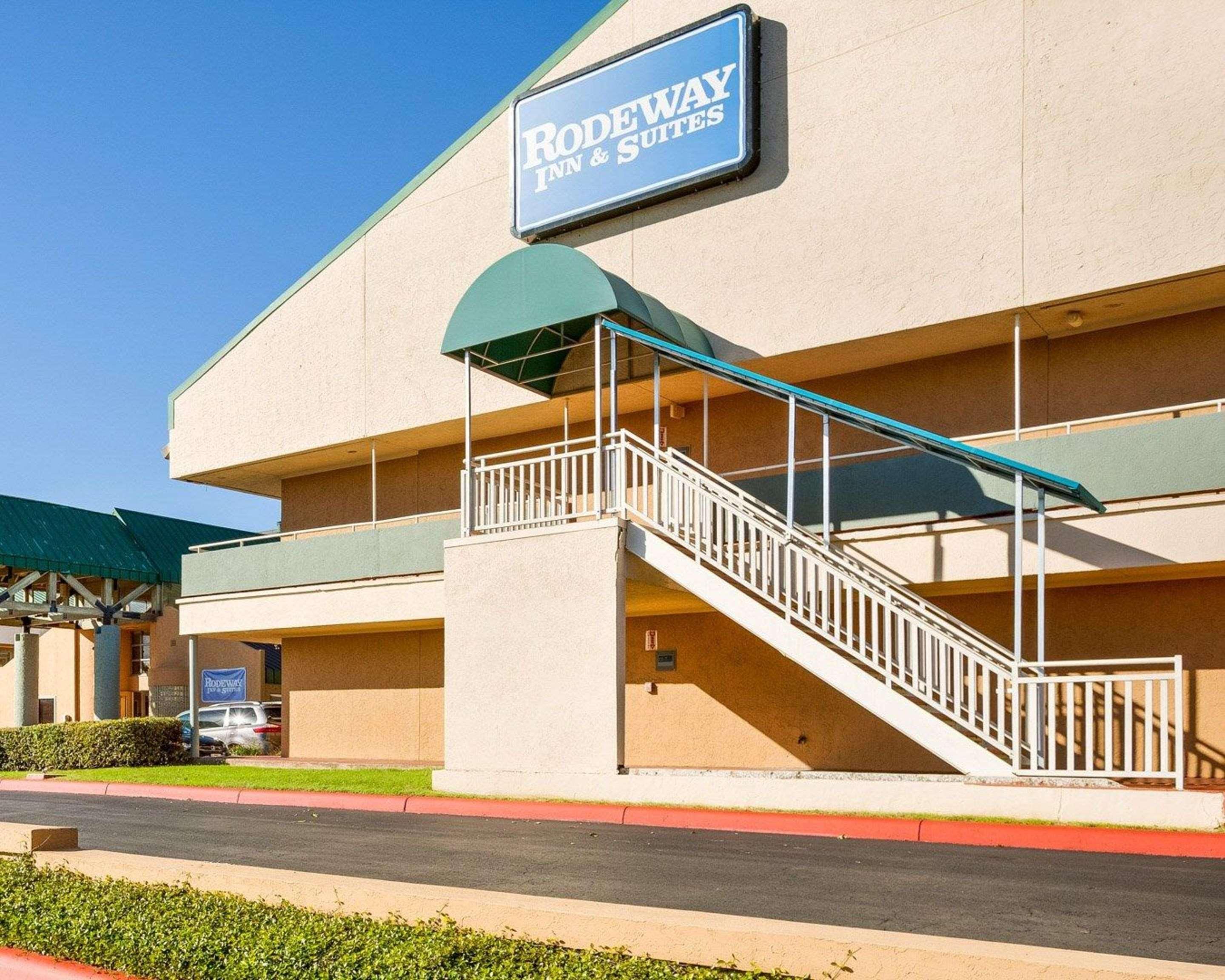 Rodeway Inn & Suites South Of Fiesta Park サンアントニオ エクステリア 写真