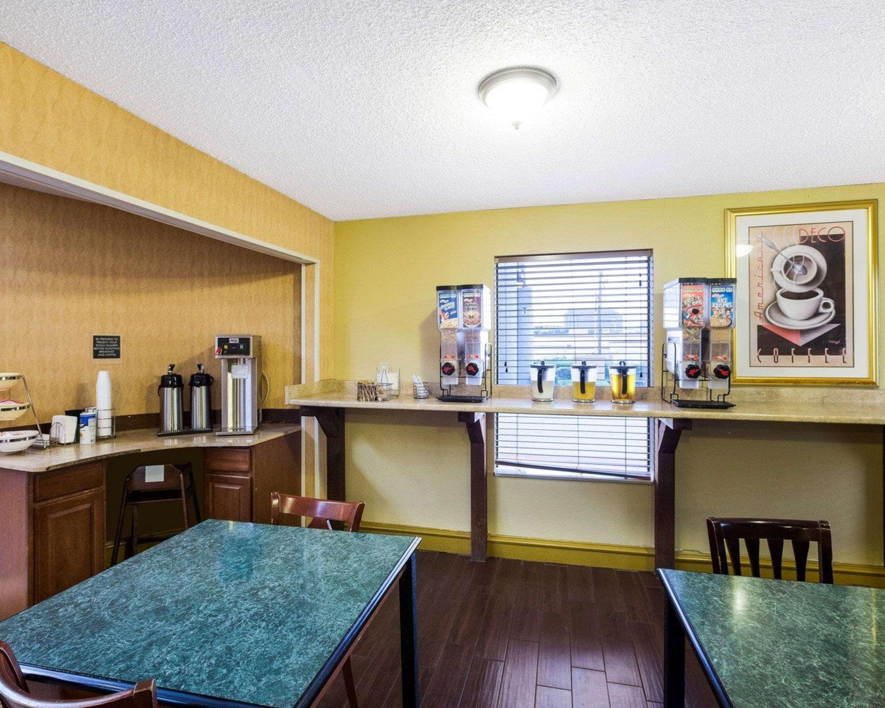 Rodeway Inn & Suites South Of Fiesta Park サンアントニオ エクステリア 写真