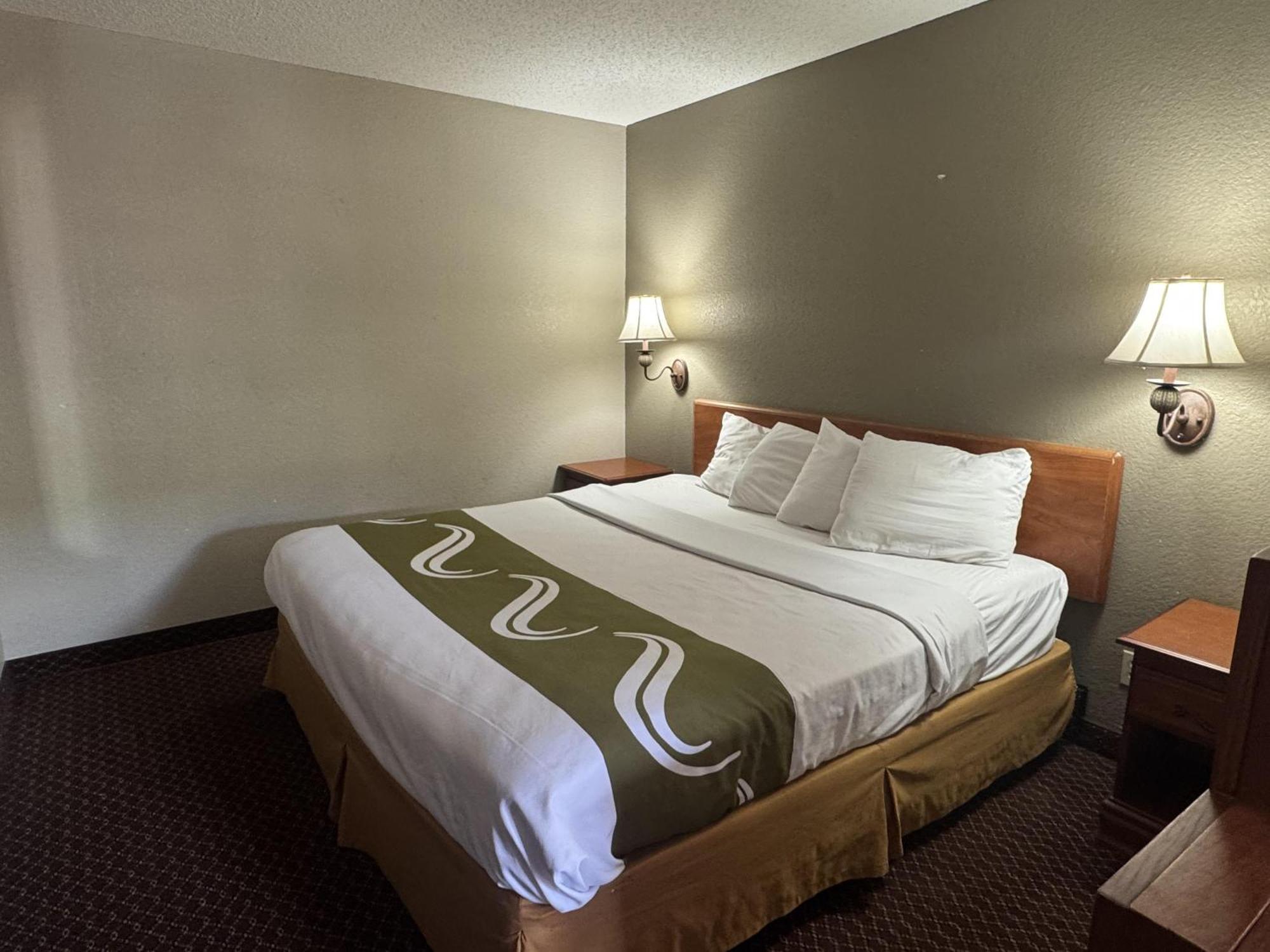 Rodeway Inn & Suites South Of Fiesta Park サンアントニオ エクステリア 写真