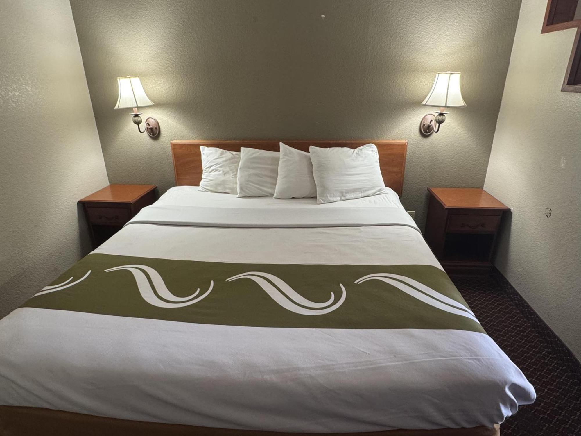 Rodeway Inn & Suites South Of Fiesta Park サンアントニオ エクステリア 写真